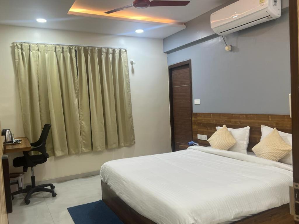 Beach Town Hotel Visakhapatnam Exterior photo