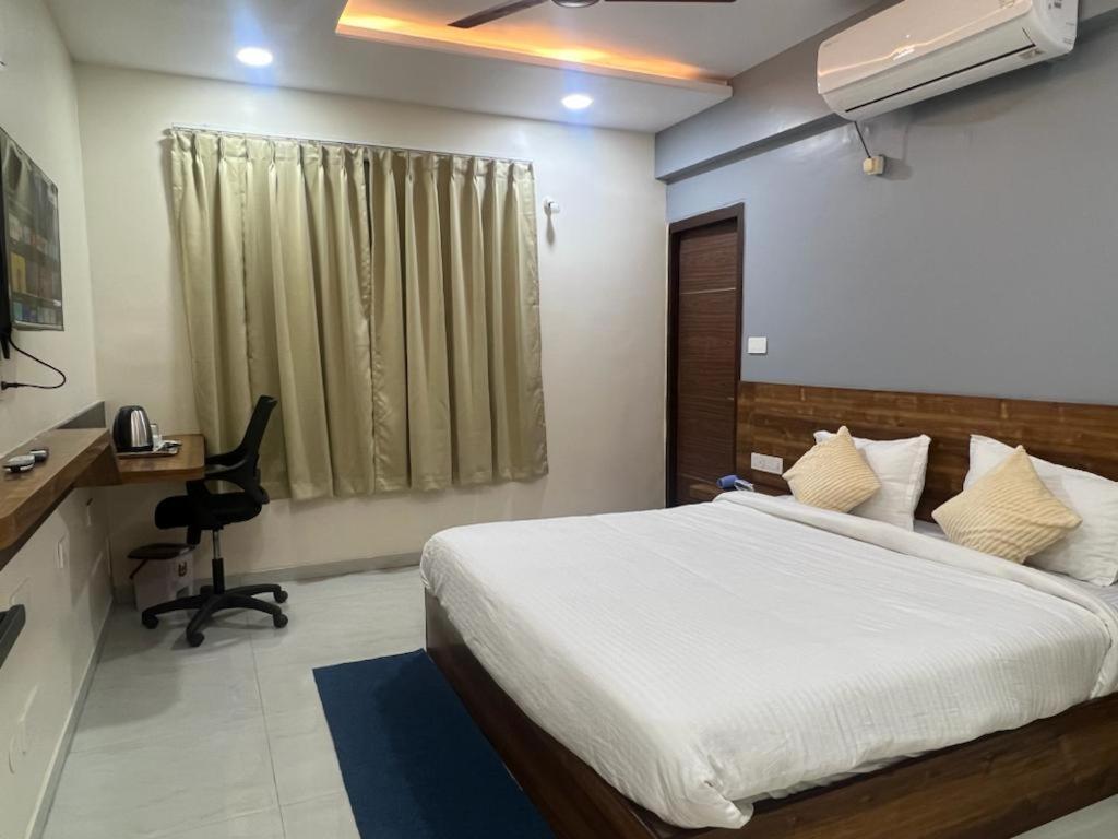Beach Town Hotel Visakhapatnam Exterior photo